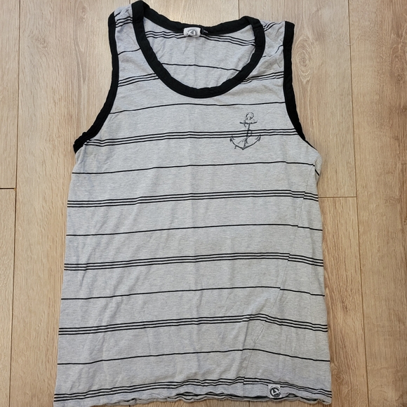 Lot of 4 Mens Tanks/Sleeveless Tops - Picture 6 of 8